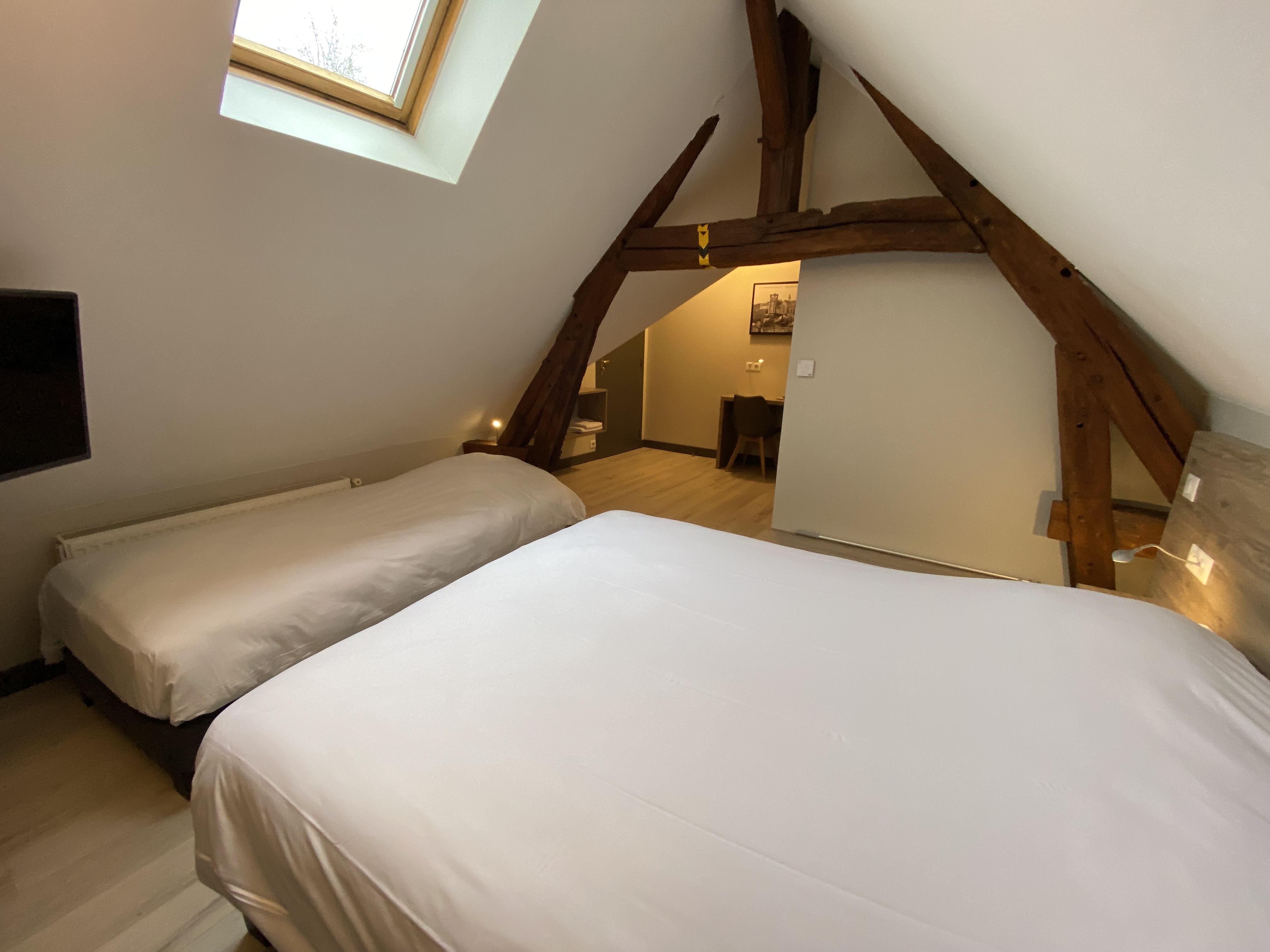 Logis - Hotel & Restaurant Saint Nicolas Chaumont-en-Vexin Eksteriør bilde
