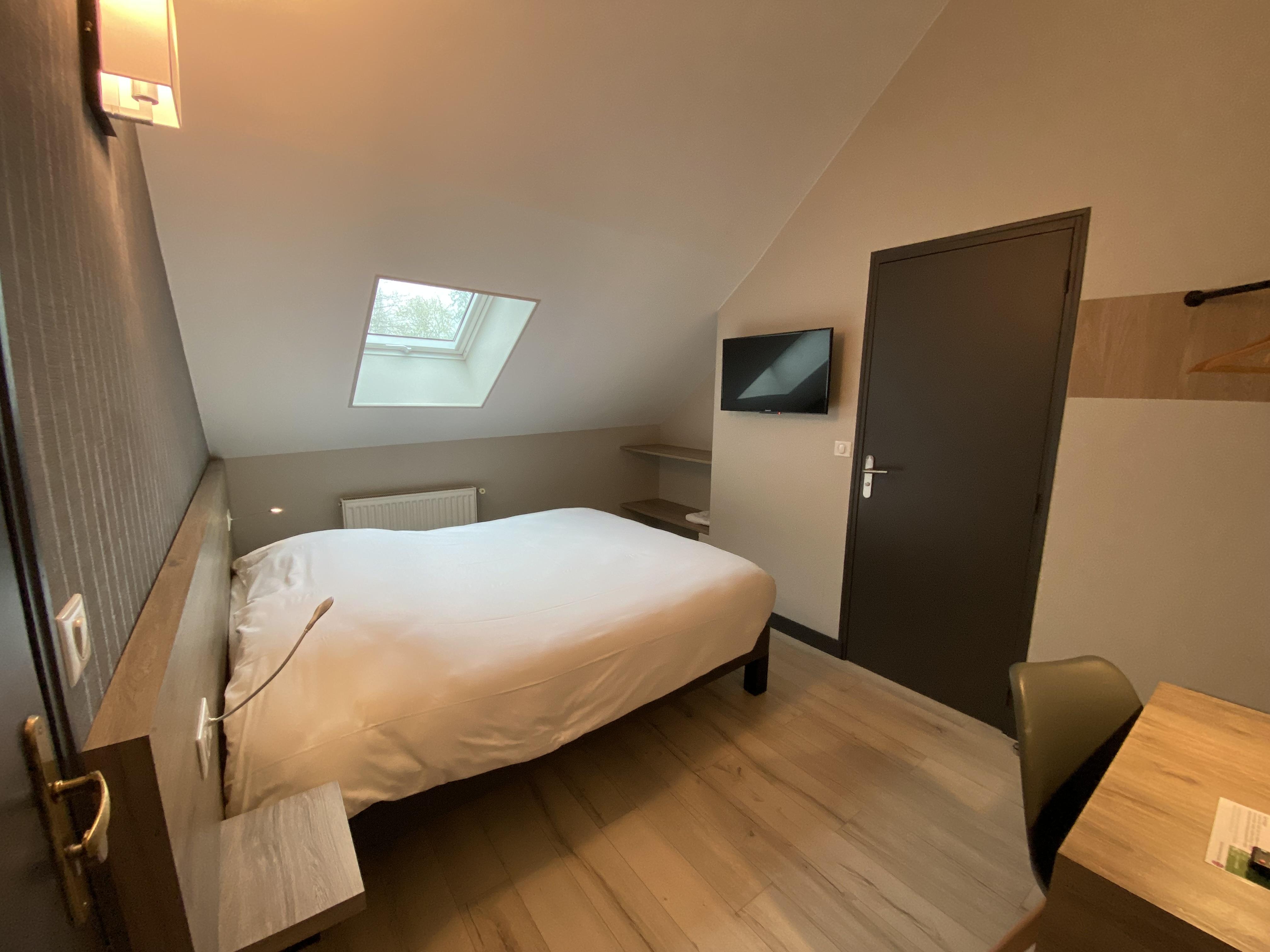 Logis - Hotel & Restaurant Saint Nicolas Chaumont-en-Vexin Eksteriør bilde