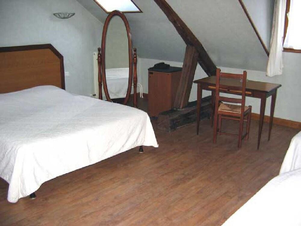 Logis - Hotel & Restaurant Saint Nicolas Chaumont-en-Vexin Eksteriør bilde